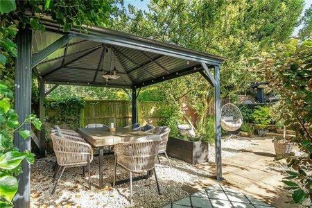 Victoria Road, Barnet, EN4 - Photo 3