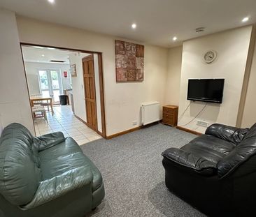 4 Bed Terraced House, Avenue Road, SO14 - Photo 2