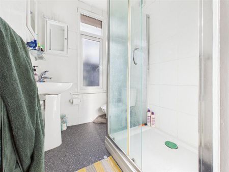 4 bedroom semi-detached house to rent - Photo 4