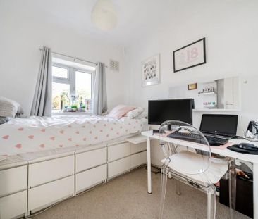 3 bedroom end of terrace house to rent - Photo 2