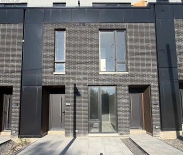 210 ELLIS AVENUE — 1 Bedroom - Photo 1