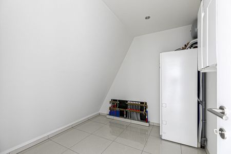 Instapklaar dakappartement met 2slpk, terras, 2 parkingpl. – Emblem - Foto 2