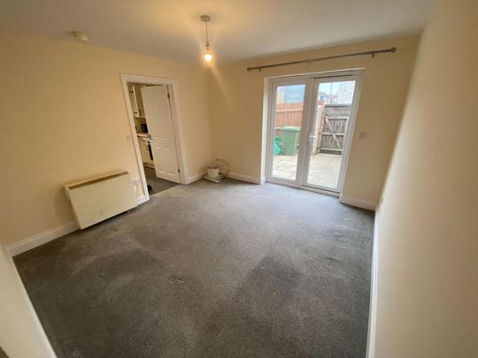 2 bedroom end of terrace house to rent - Photo 1