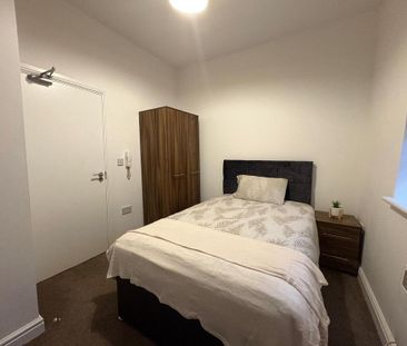 1 bedroom in a house share to rent - Photo 3