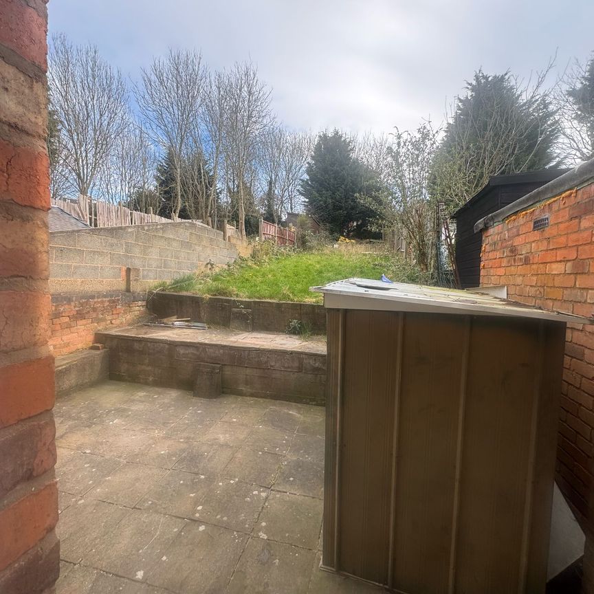 3 BEDROOM PROPERTY IN LE5 Area - Photo 1