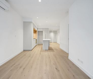 Luxury Living in West Side Place – 509/648 Lonsdale Street - Photo 6