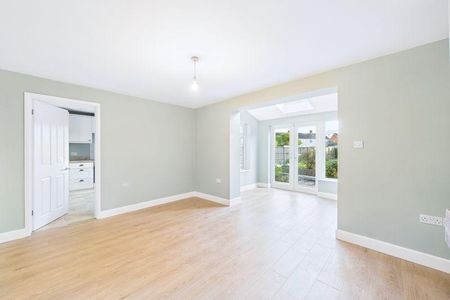 3 bedroom terraced house to rent - Photo 3