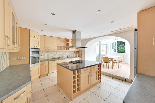 3 Bed Flat - Photo 1