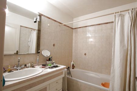 Location Appartement 3 pièces 78m² VITROLLES 13127 - Photo 2