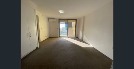 One Bedroom Apartment in Superb Location - Photo 2