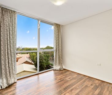 Stunning Two-Bedroom Apartment with Amazing Views&excl; - Photo 1
