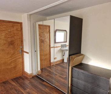 Wellbury Terrace, Leverstock Green, Hemel Hempstead, HP2 4NX, Herts - Photo 1