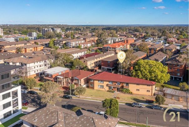 Ground Floor, 2 Bedroom Unit in the Heart of Fairfield! - Photo 1