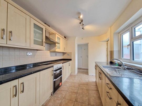 3 bedroom terraced house to rent - Photo 1