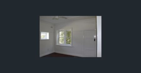 Spacious Family Home - Photo 4