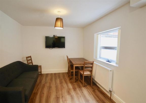 3 bedroom flat to rent - Photo 1