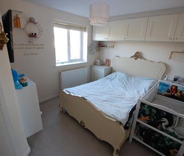 3 bedroom semi-detached house to rent - Photo 6