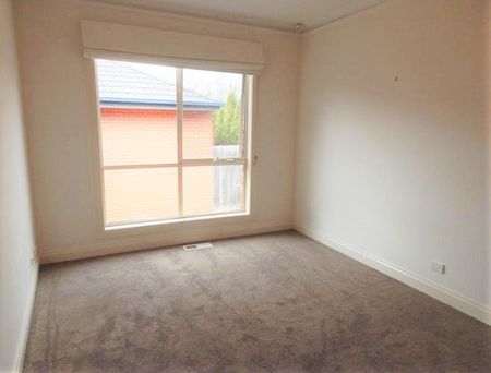 LOW MAINTENANCE THREE BEDROOM HOME-EXTRENAL GARDENING INCLUDED IN RENT – EVERY 2 MONTHS - Photo 3