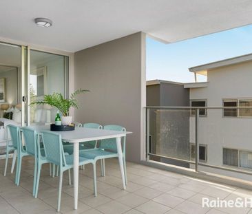 Spacious Modern Apartment in the Heart of Indooroopilly - Photo 4