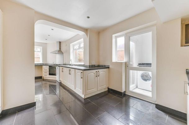 3 bedroom detached house to rent - Photo 1