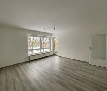 Renovierte und zentrumsnahe 4-Zimmer-Wohnung, mit zwei Balkonen! - Foto 2