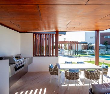 Robina’s Contemporary Gem – Terrace Living with Supreme Comfort and... - Photo 4