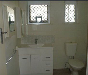 Low Maintenance 2 Bedroom Unit in Convenient South Gladstone Location - Photo 2