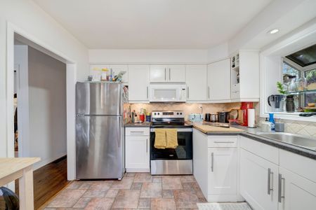 For Lease - 195 Bendamere Avenue, Hamilton, Ontario - Photo 5