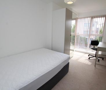 6 bedroom end of terrace house to rent - Photo 3