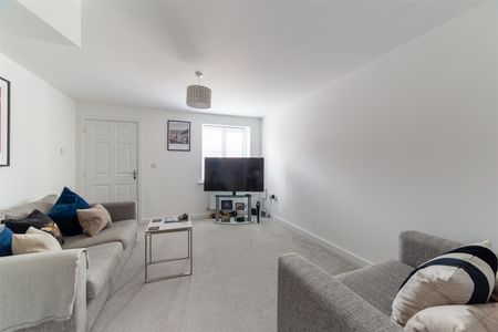 3 bed terraced house to rent in Gatekeeper Close, Great Park, NE13 - Photo 4