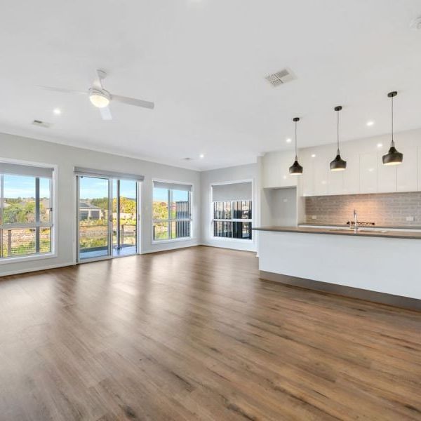 27 Harbour View Tce, Victor Harbor SA 5211 - House For Rent | Domain - Photo 1