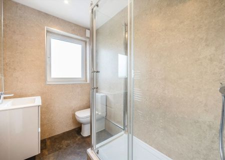 Balham High Road, SW17 7HD, London - Photo 3