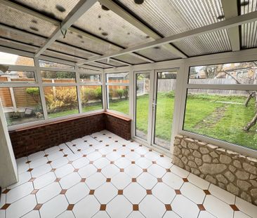 Melvyn Close, Waltham Cross, Goffs Oak - Photo 2