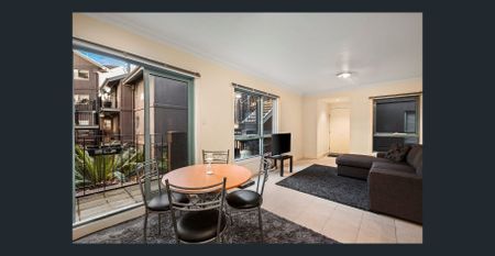 Hidden gem in prime precinct - Photo 5