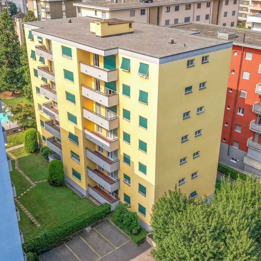 3.5 locali ristrutturato con piscina condominiale a Lugano - Foto 1