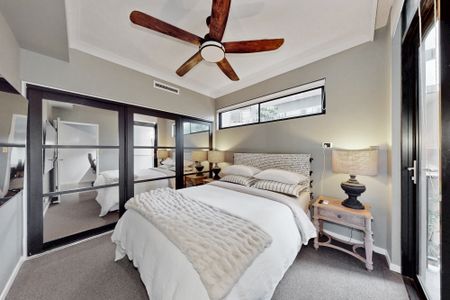 Spacious Riverfront Apartment with Breathtaking Water Views - Photo 3