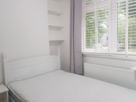 3 Bed Flat, Castleton House, E14 - Photo 4