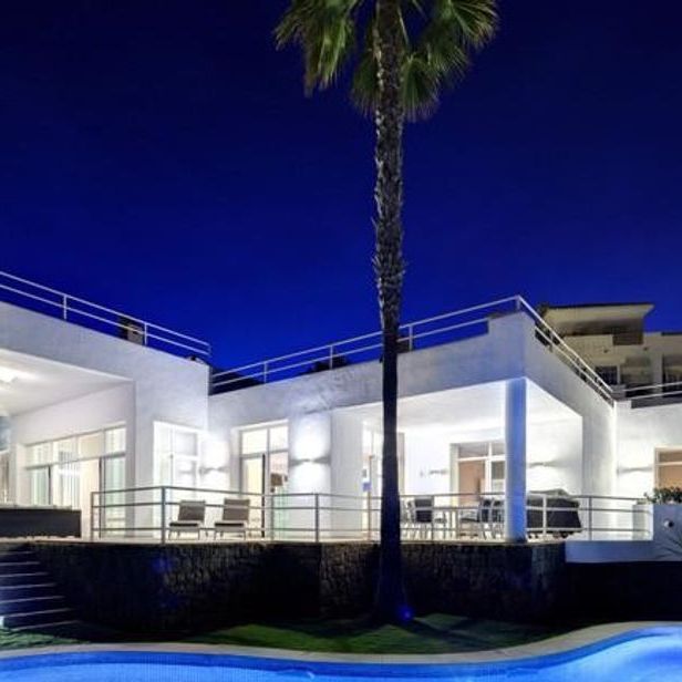 Luxury Villa for rent in Marbella, Andalusia - Photo 1