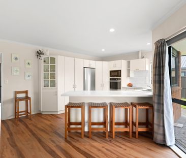 Spacious 4-Bedroom Family Home in Saint Andrews, Hamilton Discover ... - Photo 1