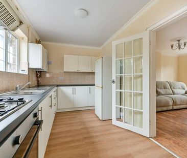 3 bedroom semi-detached house to rent - Photo 3