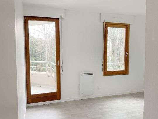 Grand appartement T3 de 70 m² habitables avec terrasse, cellier et parkings. - Photo 1