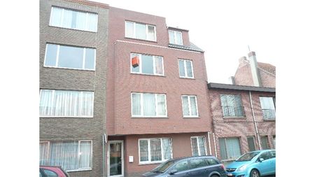 Een opgeschilderd appartement op de tweede verdieping - Photo 2