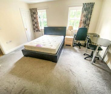 4 bedroom end of terrace house to rent - Photo 3