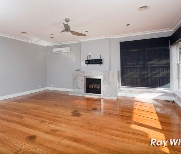 “Charming 3-Bedroom in Ideal Location” - Photo 6