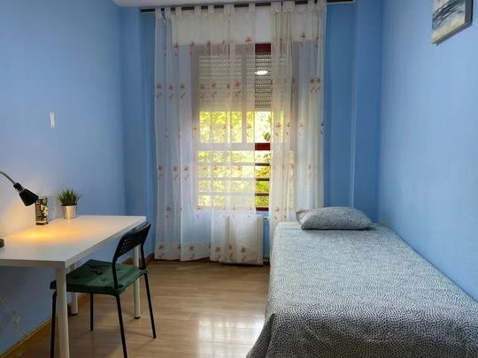 Calle del Cabo Machichaco, Madrid, Community of Madrid 28053 - Photo 1