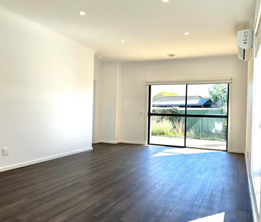28 Hanover Circuit, Melton South, VIC - Photo 3