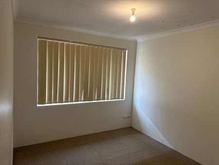 FABULOUS FAMILY HOME - Photo 5