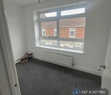 3 bedroom flat to rent - Photo 1