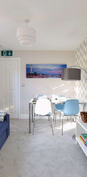 🌟Large Ensuite Room🌟 Bedroom A - Photo 1