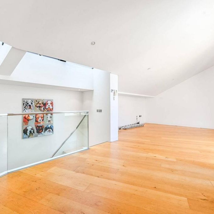 2 bedroom mews to rent - Photo 1